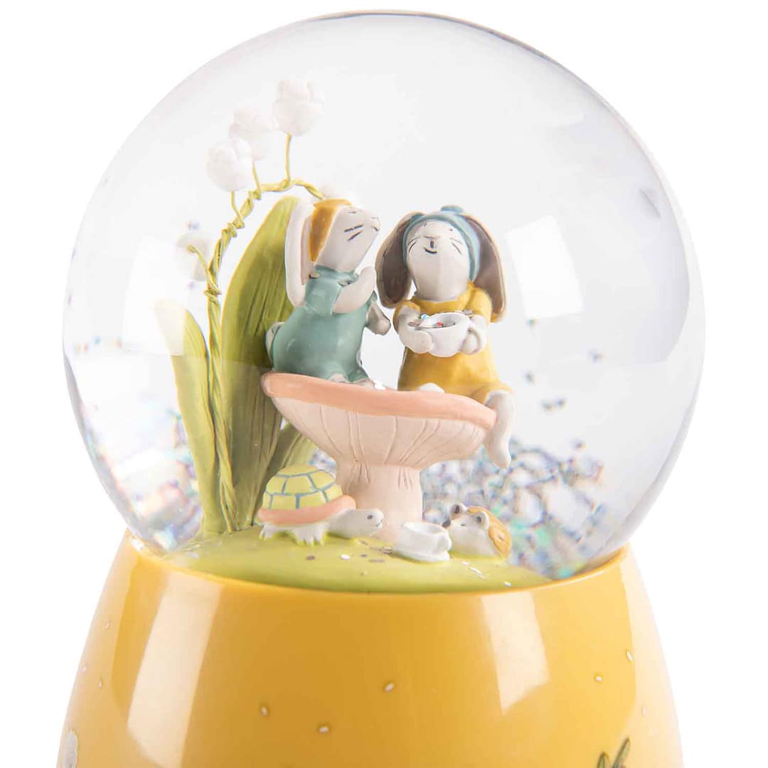 Trois Petits Lapins musical snow globe - Image 3
