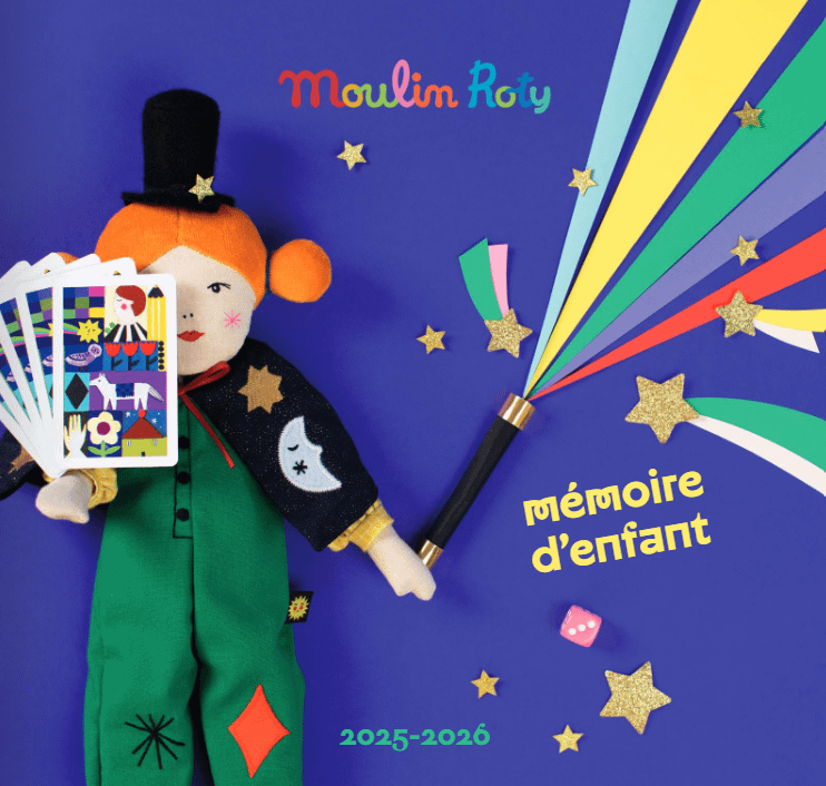 doll with cards in front of her face and magic tricks - memoire d'enfant 2025 - moulin roty